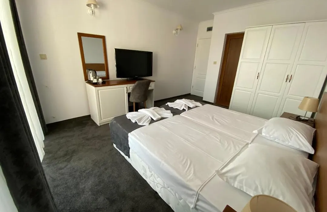 Villa Aqua Family Hotel-1