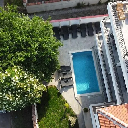 Villa Aqua Family Hotel-2