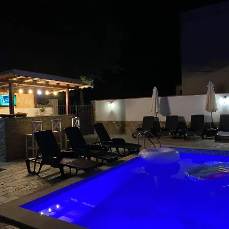 Villa Aqua Family Hotel-3