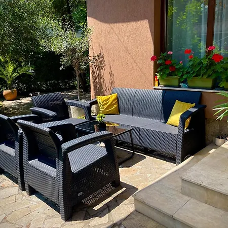 Dimitrovi Guesthouse - Peaceful Stay Near Beach With Garden, Sarafovo-2